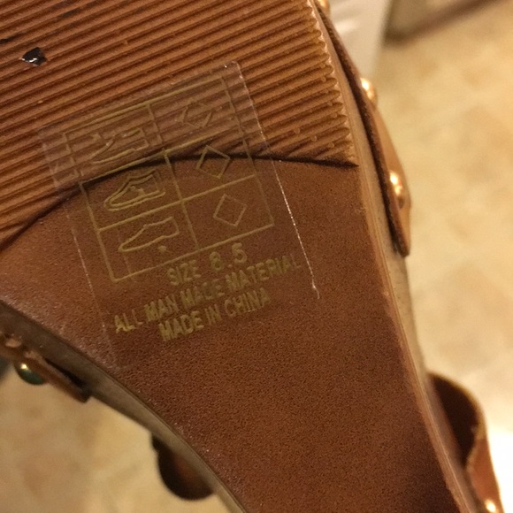 Brown heels - Picture 2 of 2